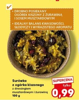 surówka z ogórka kiszonego z dressingiem musztardowym i żurawiną