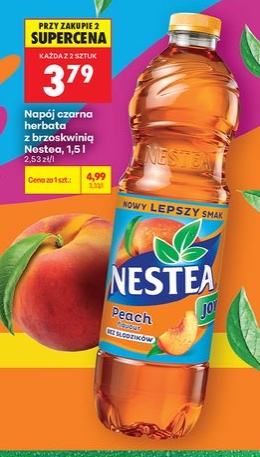 Napój czarna herbata z brzoskwinią